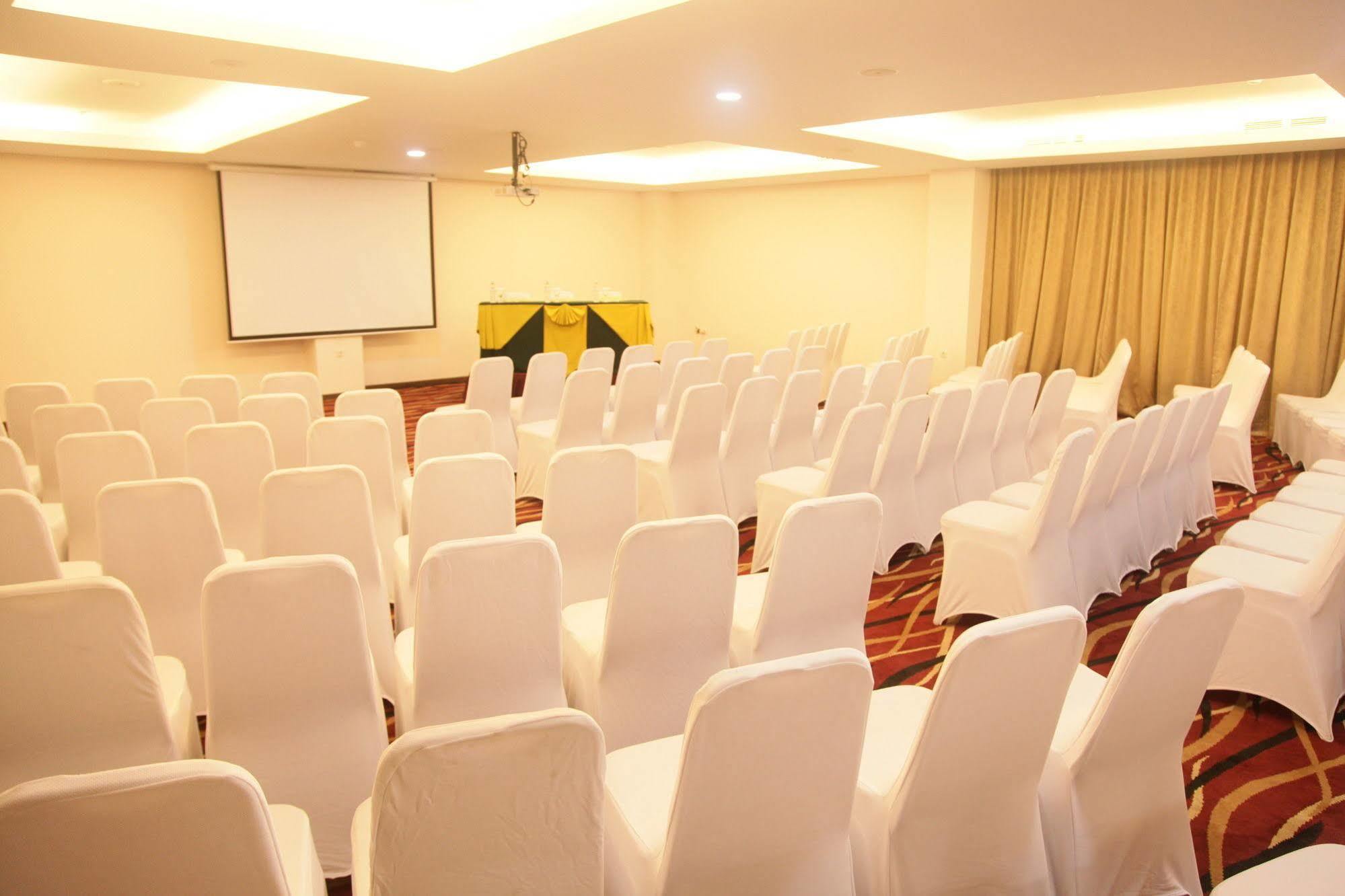 โรงแรมวินสตาร์ เปกันบารู ภายนอก รูปภาพ